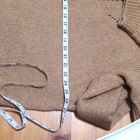 Medium Banana Republic tan over sized sweater - Picture 3 of 5